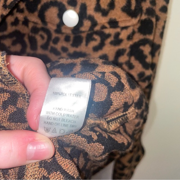 143 Story Leopard Print Shacket Size Small Pockets Button Up EUC Oversized - Picture 6 of 6